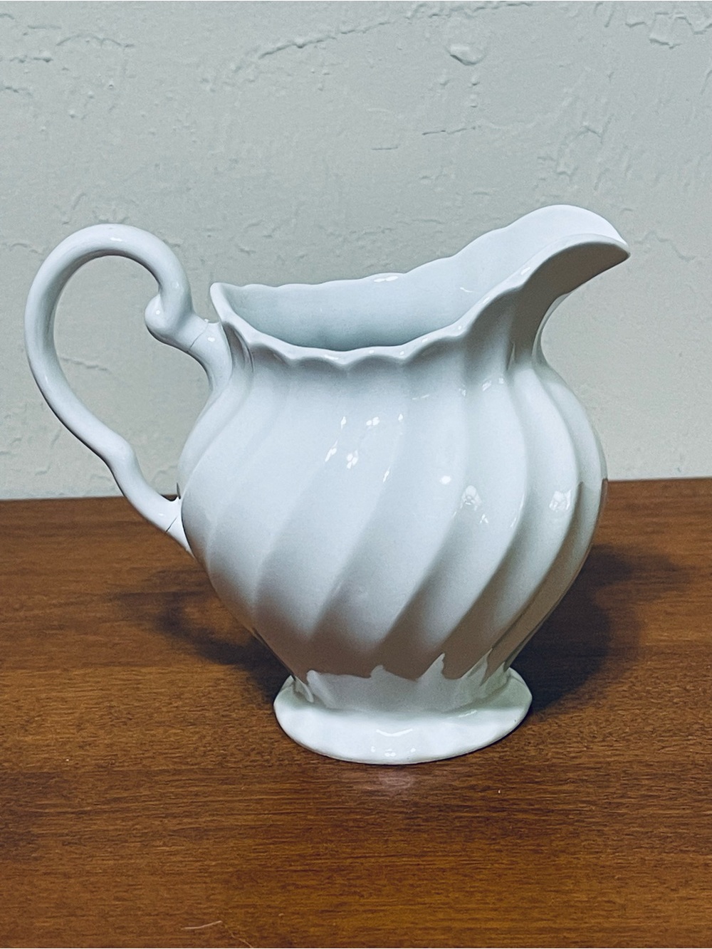 Johnson Brothers Regency Snowhite Patten Earthenware Creamer Swirl Made England - Picture 3 of 12